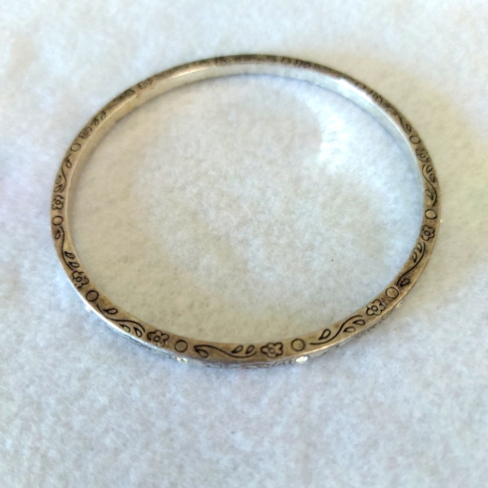 Unique bangle bracelet